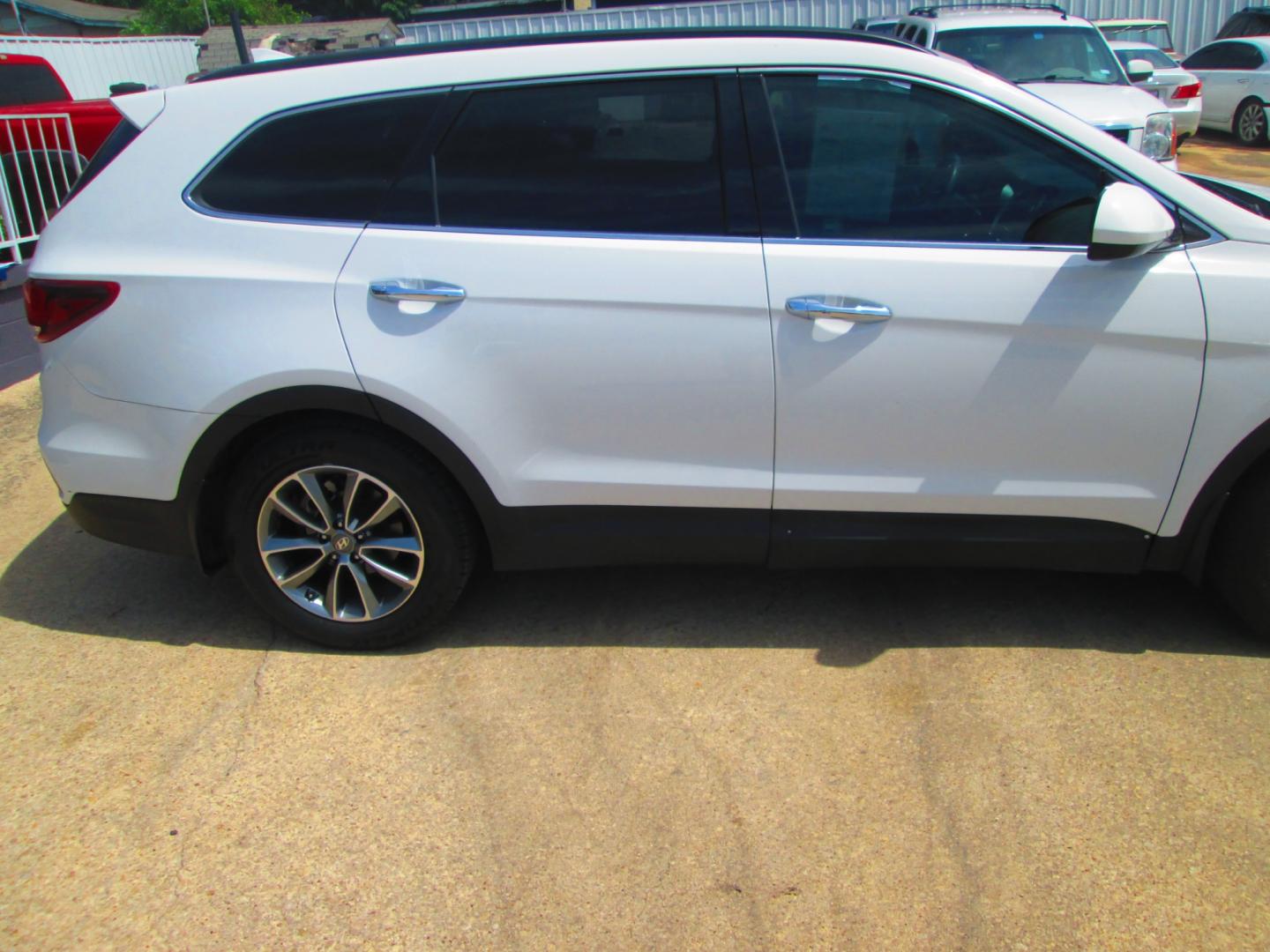 2017 WHITE Hyundai Santa Fe (KM8SM4HF8HU) , located at 1815 NE 28th St., Fort Worth, TX, 76106, (817) 625-6251, 32.795582, -97.333069 - Photo#3